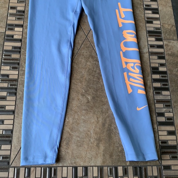 NIKE WMNS LEGGINGS THE NIKE ONE TIGHT FIT - Picture 6 of 13